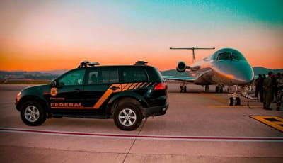 Guarulhos, São Paulo – A Polícia Federal (PF), em parceria com a Receita Federal (RF), realizou diversas operações no Aeroporto Internacional de Guarulhos, resultando na apreensão de aproximadamente 20 kg de cocaína e diversos passaportes falsos. — 175