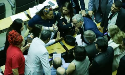 Câmara aprova PEC que perdoa multas e cotas raciais de partidos — 61