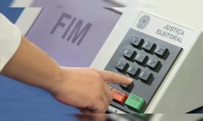TSE recebe lista de 9,7 mil pessoas com contas irregulares — 64