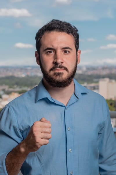 Sanches e Surfista lideram a aliança “A Mudança Começa Agora”, que abarca os partidos PL, NOVO, DC e PMB. — lucas sanches avanca e se credencia