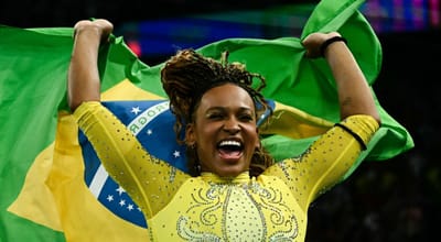 Rebeca Andrade (ginástica artística): A brasileira brilhou mais uma vez, conquistando o ouro no salto e a prata no individual geral. Sua alegria contagiante e seu talento inegável a consolidaram como uma das maiores ginastas da história. — 163