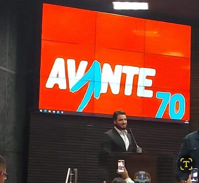 Retrato de Néfi Tales, ex-prefeito de Guarulhos, com um sorriso acolhedor. — nefi tales o prefeito que transformou