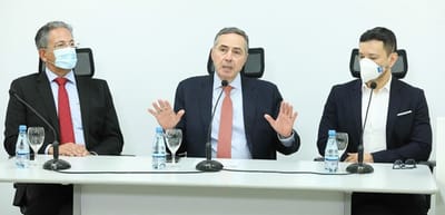 Barroso Critica Ataques às Urnas Eletrônicas e Alerta para Perda de Credibilidade Democrática — 58