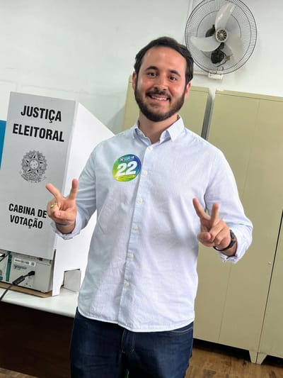 Lucas Sanches vota ao lado da noiva e dos pais e se diz confiante para o segundo turno: “a cidade quer mudança” — 555