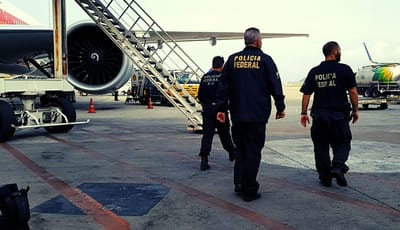 Passageira tenta embarcar para a África do Sul com droga escondida no corpo. — 546