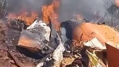 Colisão Aérea em Pirassununga: Avião da FAB Cai e Piloto se Ejeta — 16