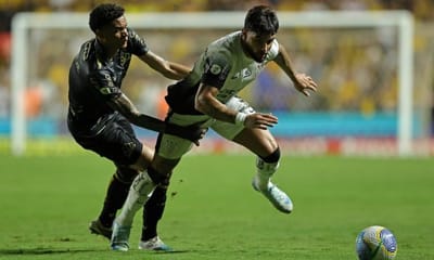 Corinthians x Criciúma: Mascote provoca e jogadores invadem campo em confusão — 16