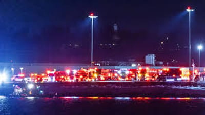 2 Aeronaves Colidem em Aeroporto de Washington: Avião e Helicóptero Militar — 536