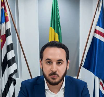 "Prefeito Lucas Sanches: Uso de uniforme da Droga Raia não viola princípios constitucionais, diz análise jurídica" — 54