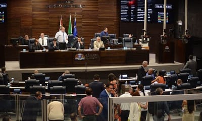 Dezenove projetos são deliberados e um é rejeitado pelos vereadores — 534