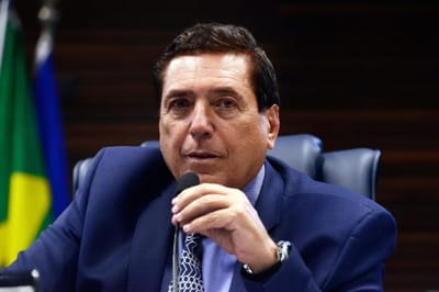 "Fausto Miguel Martello: Trajetória Política e Liderança como Presidente da Câmara de Guarulhos" — 54