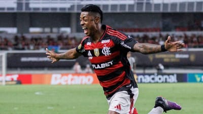 "Flamengo vence Botafogo e conquista tricampeonato da Supercopa do Brasil em jogo marcado pela chuva" — 15