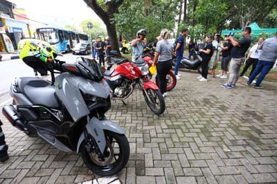 Blitz educativa sobre segurança viária aborda mais de 500 pessoas na praça Oito de Dezembro — 525