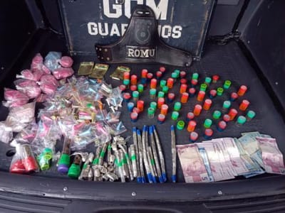 Policiamento Municipal prende dois homens com 452 embalagens de entorpecentes na Vila Galvão — 514