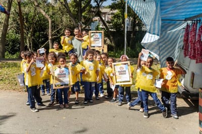 Alunos da EPG Margarida Maria fazem ação de conscientização e combate à dengue em feira livre — 518
