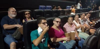 Prefeitura leva pessoas com deficiência para sessão gratuita de cinema em São Paulo — 519