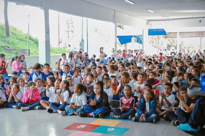 Palestra em escolas de Guarulhos alerta para riscos de soltar pipas na rede elétrica — 511