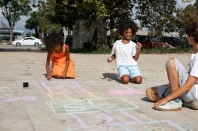 Virada Ambiental realiza oficina de brinquedos de chão e tintas naturais no Bosque Maia