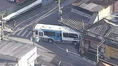Ônibus Invade Imóveis no Centro de Guarulhos e Motorista Morre: Rua Barão de Mauá, 100 — 503