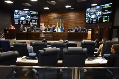 Câmara de Guarulhos Delibera 193 Novos Projetos em Sessão Extraordinária — 52