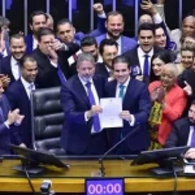 hugo motta envia pedido de cassacao de eduardo bolsonaro ao v0 kAGvrpUDR3FN0AvIGJLKHSHQXFxxYU7CIoEiTVgRlP8
