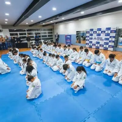 Projeto Jovens de Ouro Recebe 80 Quimonos em Guarulhos