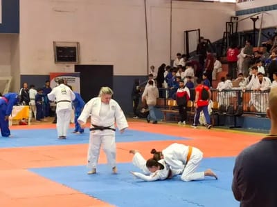 Esportes Escolares Movem Fim de Semana na Olimpíada Colegial Guarulhense As competições da Olimpíada Colegial Guarulhense (OCG) agitaram o fim de semana com disputas de judô, vôlei de praia, karatê e natação. O Colégio Marconi se destacou, consolidando sua liderança. Clique para conferir os resultados e destaques das modalidades. — 488