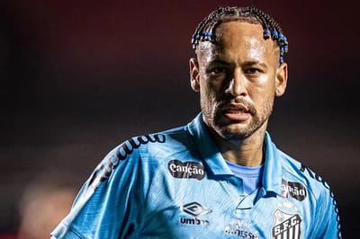 Neymar Critica Gramado Sintético — 484