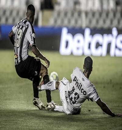 Santos Arranca Empate Heroico Com um a Menos Contra o Atlético-MG em Jogo Recheado de Polêmicas e Emoções — 11