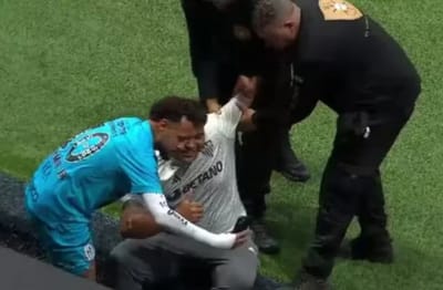 Torcedor do Atlético é Suspenso da Arena MRV Por um Ano Após Invadir Campo Para Foto com Neymar — 10