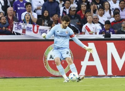 São Paulo Perde Para LDU e se Complica na Libertadores, Mas Goleiro Rafael Mantém Otimismo Para o Jogo de Volta — 10