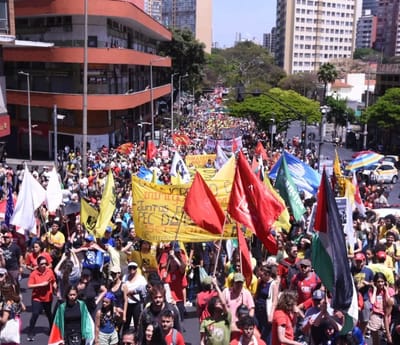 Milhares Marcham em Brasília Contra Anistia a Golpistas e a ‘PEC da Blindagem’ — milhares marcham em brasilia contra anistia