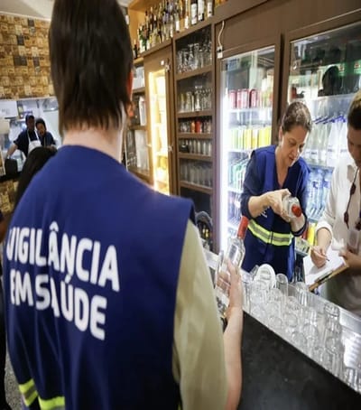 Alerta Máximo em SP: Fiscalização Apreende Mais de 7 Mil Garrafas de Bebidas; 14 Casos de Metanol Confirmados com Duas Mortes — 24