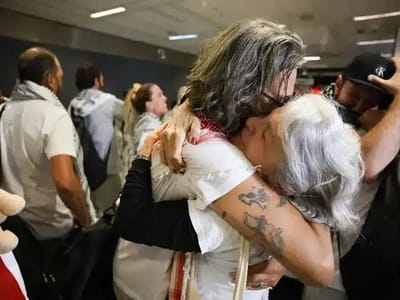 Brasileiros da Flotilha Global Sumud Chegam ao País Após Interceptação e Prisão em Israel