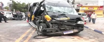 Van Escolar e Ônibus Colidem em Guarulhos e Deixam Crianças Feridas — 465
