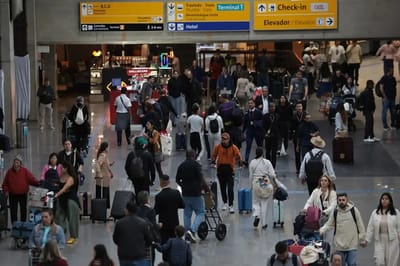 Conflito no Irã cancela 24 voos em Guarulhos e dispara preço do petróleo global Aeroporto de Guarulhos registra 24 voos cancelados devido à guerra no Irã. Entenda o impacto logístico e a alta do petróleo na Gazeta News, sua fonte oficial. — conflito no ira cancela 24