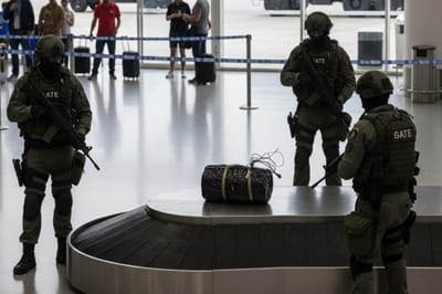 Ameaça de bomba mobiliza esquadrão de elite em ônibus da EMTU no Aeroporto de Guarulhos — 19