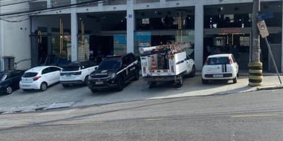 A famosa ligação clandestina ("gato") gerou um rombo superior a R$ 10 mil e ameaçava a estabilidade da rede elétrica de todo o bairro. Além de responder criminalmente, o proprietário arcará com multas pesadas. Entenda como o furto de energia encarece a conta de luz dos moradores honestos da cidade. — 18