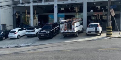 A famosa ligação clandestina ("gato") gerou um rombo superior a R$ 10 mil e ameaçava a estabilidade da rede elétrica de todo o bairro. Além de responder criminalmente, o proprietário arcará com multas pesadas. Entenda como o furto de energia encarece a conta de luz dos moradores honestos da cidade. — operacao antifraude policia civil