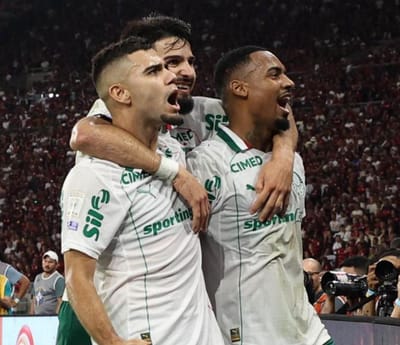 O confronto, inicialmente equilibrado e com o Flamengo de Leonardo Jardim dando trabalho ao goleiro Carlos Miguel, mudou de cenário aos 20 minutos do primeiro tempo. O colombiano Carrascal foi expulso após acertar o rosto de Murilo, deixando os donos da casa com um jogador a menos. — palmeiras goleia flamengo