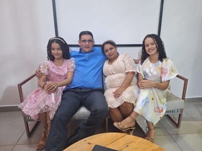 Do Maranhão aos palcos: A história de fé de José Luis, o pai por trás do talento de Talita e Talia — famosos