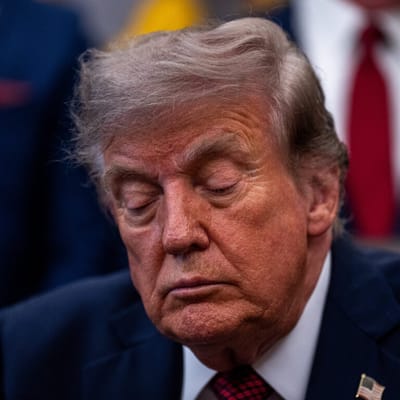 Trump Reúne-se com Gabinete sobre Intensificação dos Ataques à Irã — imagem editorial da cobertura de Brasil e Mundo na Gazeta News Guarulhos — 12