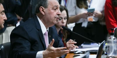 senador-omar-aziz-aprova-fim-da-escala-6×1-e-reducao-da-jornada-de-trabalho — 54