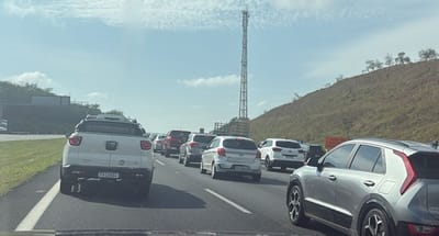 transito-intenso-trava-rodovias-no-feriado-de-7-de-setembro — 187