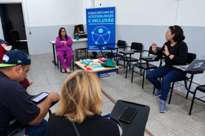 alunos-com-deficiencia-visual-aprendem-a-usar-ferramentas-assistivas-do-google — 165