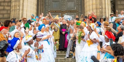 padre-impede-lavagem-da-madeleine-em-paris-mas-evento-segue-em-frente — 5