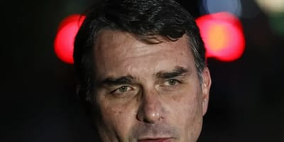 pf-aponta-cobrancas-de-flavio-bolsonaro-a-daniel-vorcaro-por-filme-sobre-jair-bo — 45