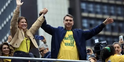 flavio-bolsonaro-propoe-enxugar-estado-e-endurecer-acoes-de-seguranca — 40
