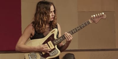 gabi-terra-e-destaque-no-reality-duelo-de-guitarras-na-tv-brasil — 3