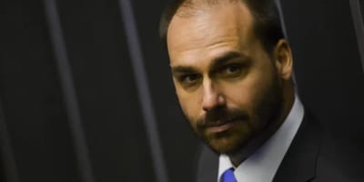 eduardo-bolsonaro-e-demitido-da-policia-federal-por-abandono-de-cargo — 39